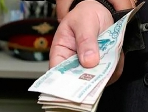 Мужчина пытался подкупить полицейского за 15 тысяч рублей на Ставрополье