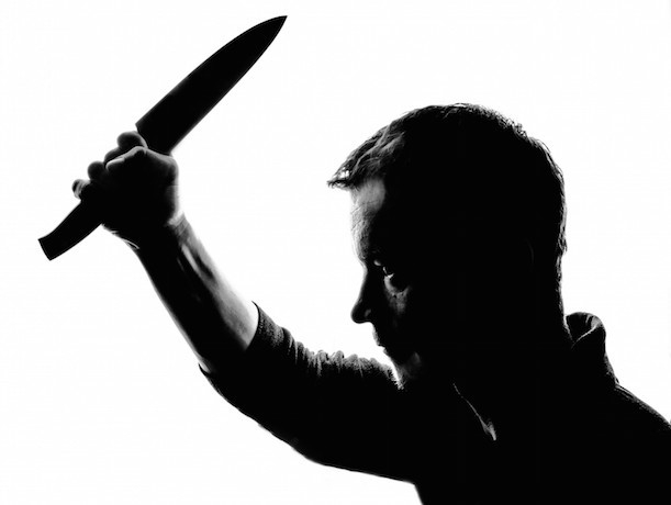 В Арзгирском районе мужчина ударил должника ножом, но в тюрьму не сел