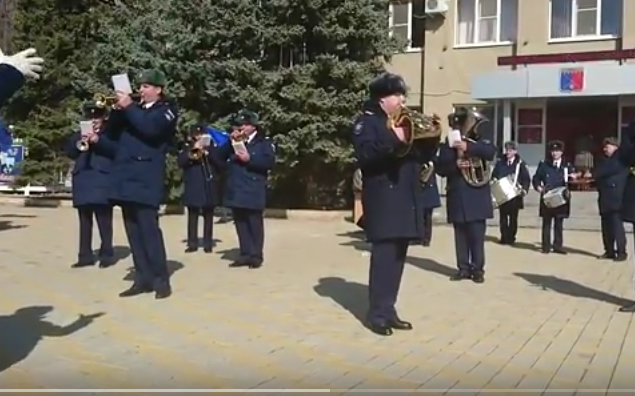 Военные исполнили песню про лабутены для ставропольчанок