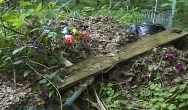 Могилы завалили мусором на Даниловском кладбище Ставрополя