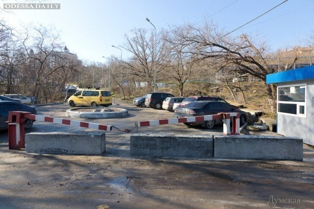 В Пятигорске перекрыли улицу бетонными плитами