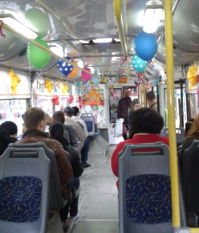 В Ставрополе троллейбус нарядили в честь дня рождения