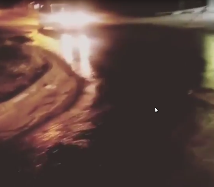 В Пятигорске лопнул подземный резервуар: вода хлынула на улицы