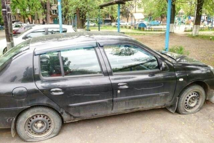 На Ставрополье вандалы испортили автомобиль