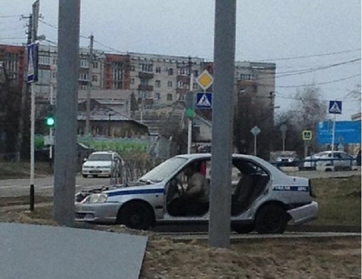 Водителя полицейского автомобиля без дверей и стекол разыскивают в Ставрополе