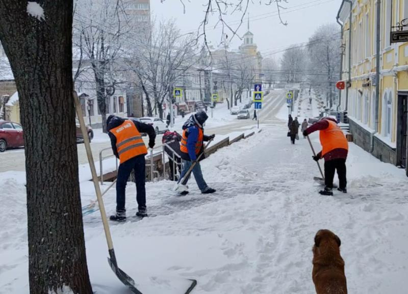Коммунальщиков Ставрополя перевели в круглосуточный режим работы из-за обильного снегопада