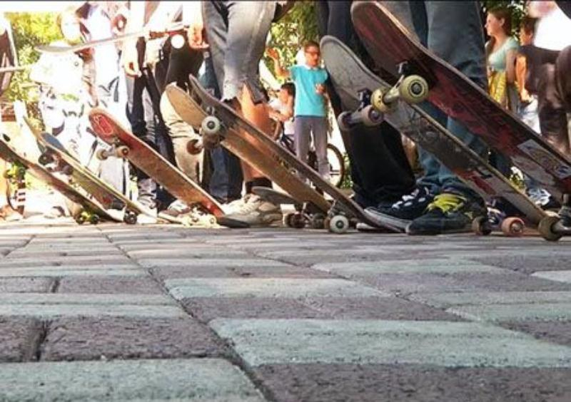 «Этому городу нужен скейт-парк»: ставропольские скейтеры толпятся на улицах краевой столицы