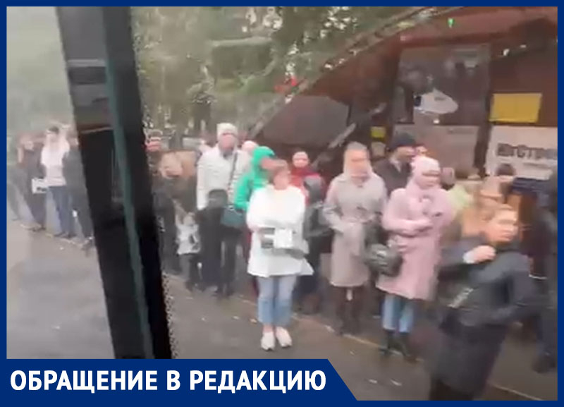 Толпы людей замерзли на остановках в ожидании ставропольских маршруток