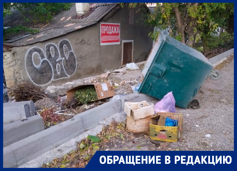 «Бегают крысы, постоянная вонь»: жители центра Пятигорска поделились итогами реконструкции двора