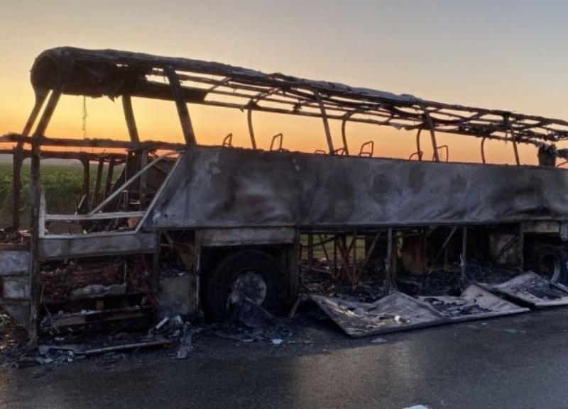 Следовавший из Пятигорска в Симферополь автобус сгорел на трассе Краснодарского края