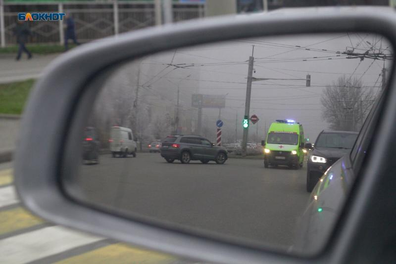 О скользких и снежных дорогах предупредили жителей Ставрополья