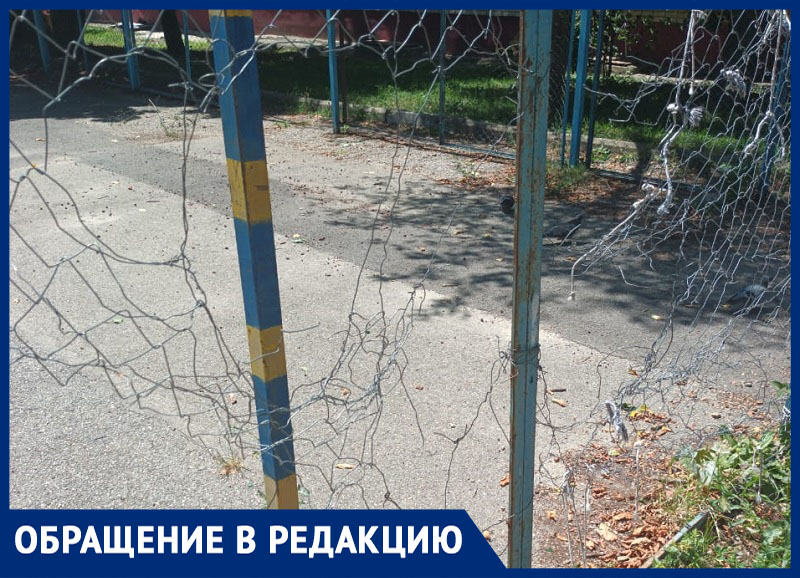«Ребенок может глаз выколоть»: еще одну угрожающую жизни площадку обнаружили жители Ставрополя