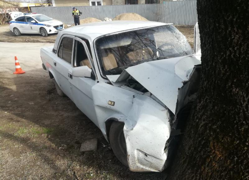 На Ставрополье водитель без прав попал в ДТП с детьми и в одиночку скрылся с места