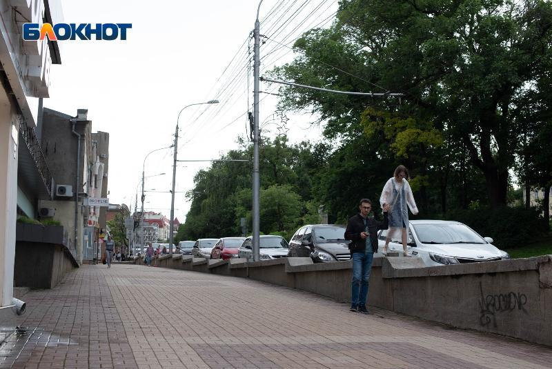 Еще с нескольких улиц Ставрополя уберут нависающие провода