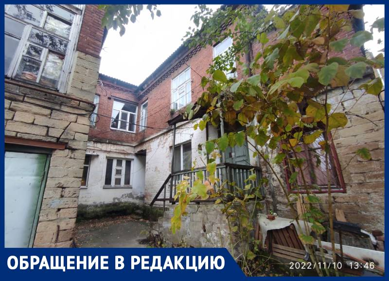 Падают кирпичи на голову: жильцам ветхой многоэтажки в Ставрополе обещали ремонт через 20 лет