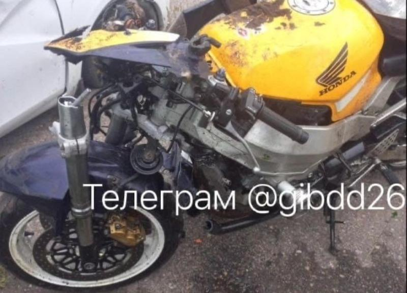 Мотоциклист насмерть врезался в дерево на Ставрополье