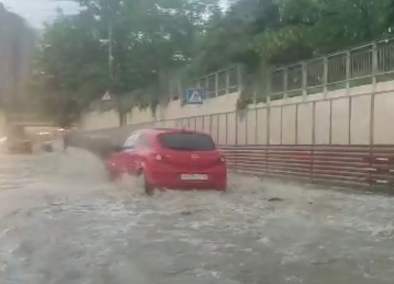 Ливень затопил улицы на Кавминводах — видео