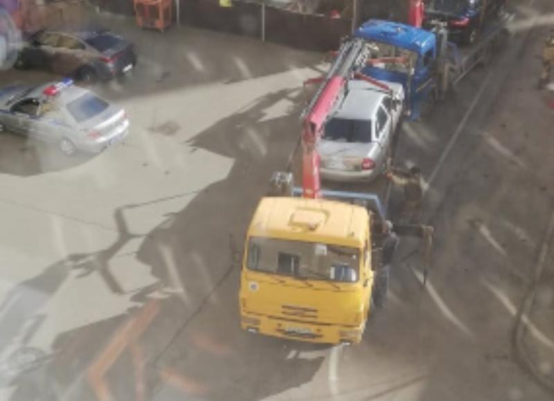В Ставрополе на Перспективном эвакуировали сразу несколько автомобилей
