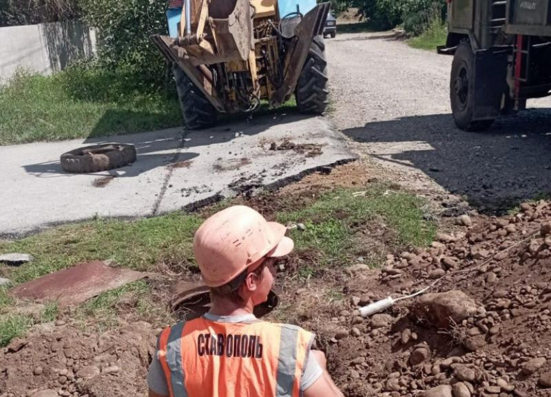 Специалисты Ставрополькрайводоканала заменили водопровод на трех улицах села Ивановское