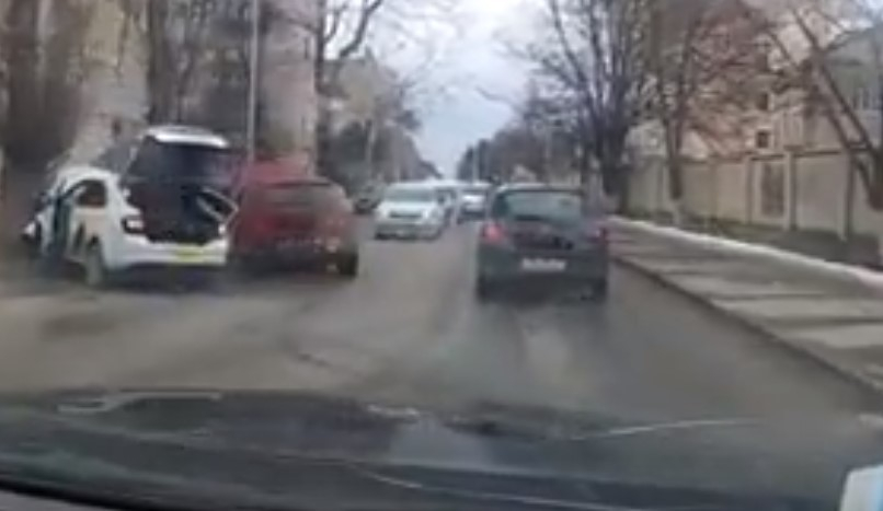 Объезжая пробку по «встречке», ставропольский таксист попал в ДТП