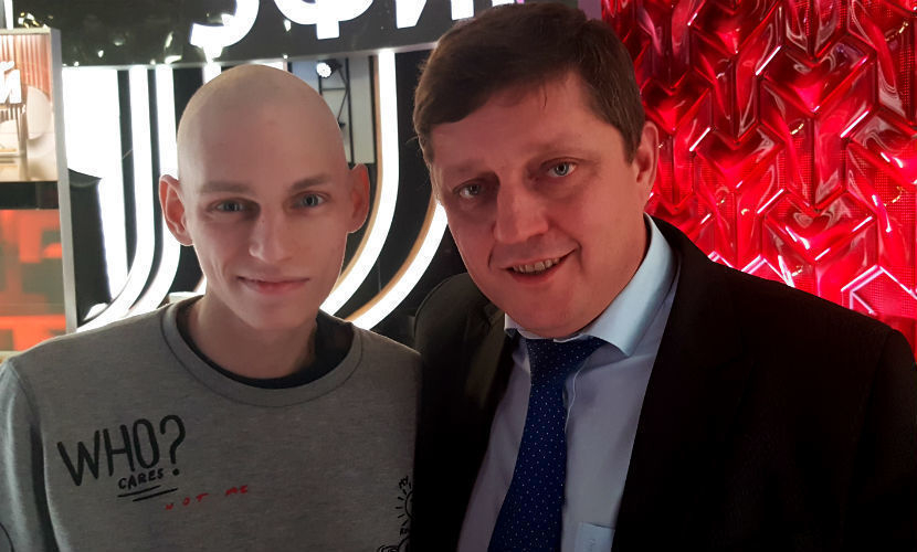 Депутат «Справедливой России» Олег Пахолков пытается помочь онкобольному юноше