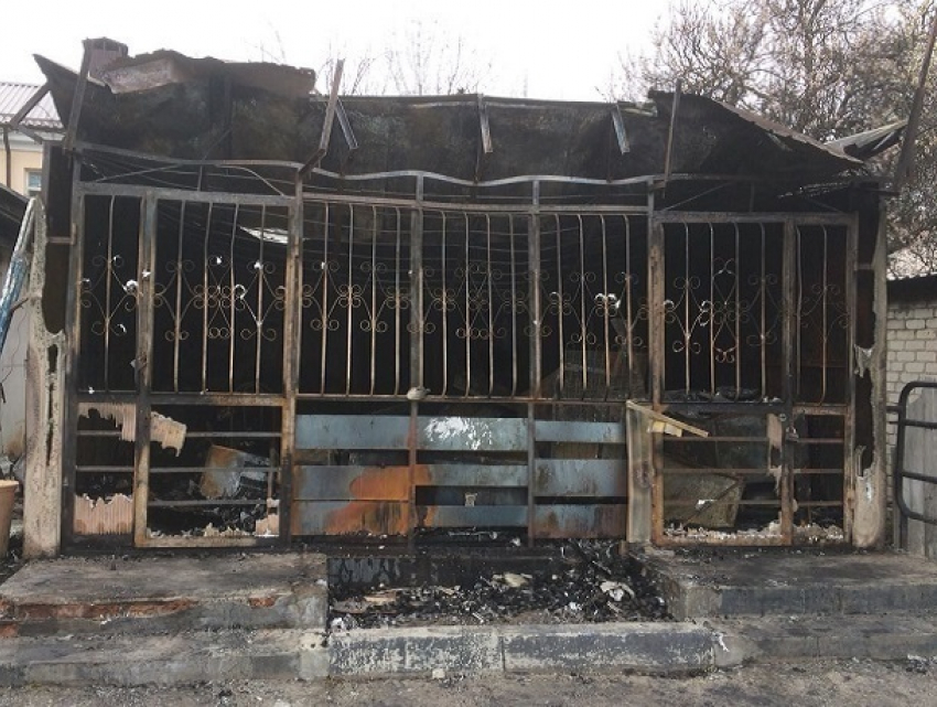 Частный магазин сгорел в ночном пожаре в Ессентуках