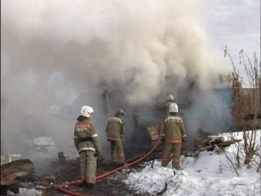 Пьяного сторожа вынесли из горящего вагончика в Ставрополе