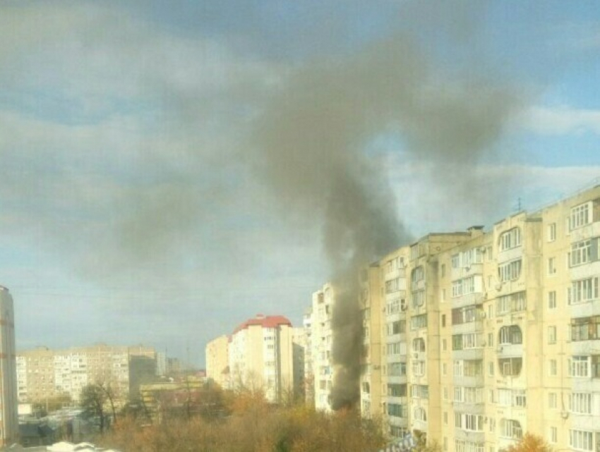 Пожар в многоэтажке на Юге Ставрополя испугал жителей соседних домов