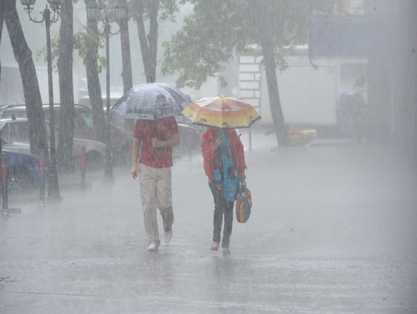 Экстренное предупреждение о сильных дождях с градом и шквалом объявлено на Ставрополье