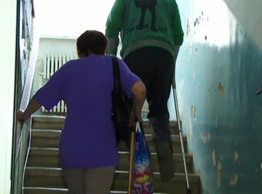Почти пять месяцев пожилые жители многоэтажки страдают из-за нерабочего лифта в Ставрополе
