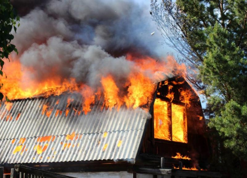 Пожар в дачном доме унес жизни двоих ставропольчан