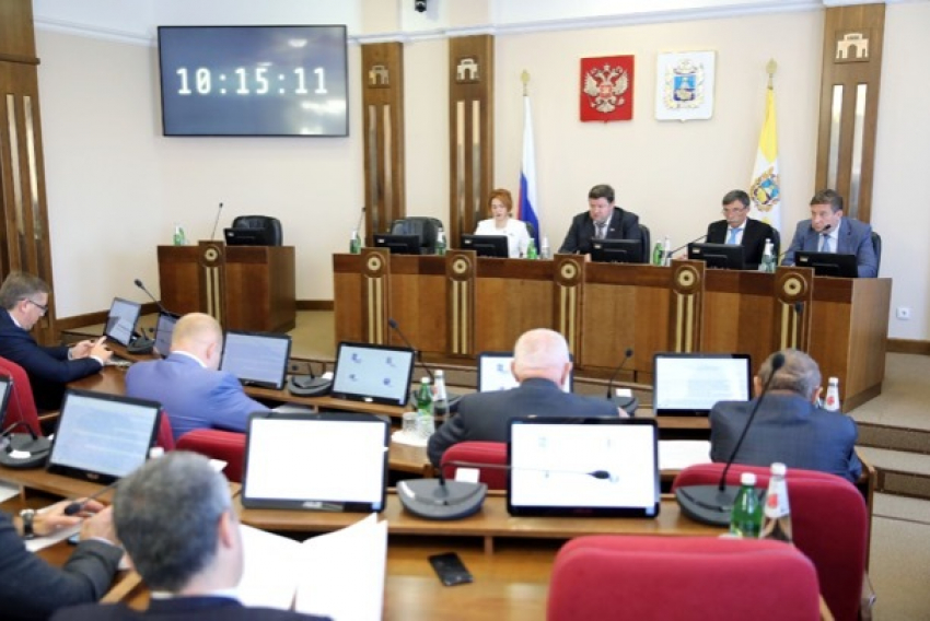 Бюджетным работникам на Ставрополье повысят выплаты на 800 миллионов рублей