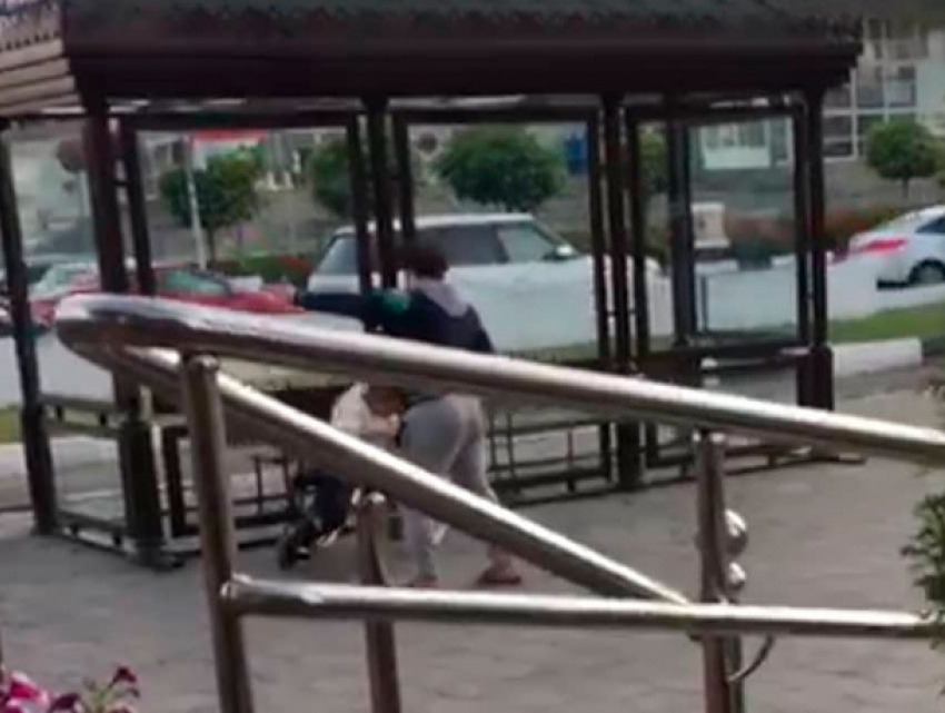 Молодей человек отбирал деньги у инвалида-колясочка в Кисловодске