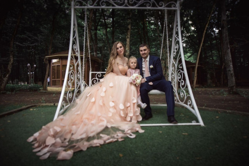 Сергей и Анна отметили «розовую» свадьбу