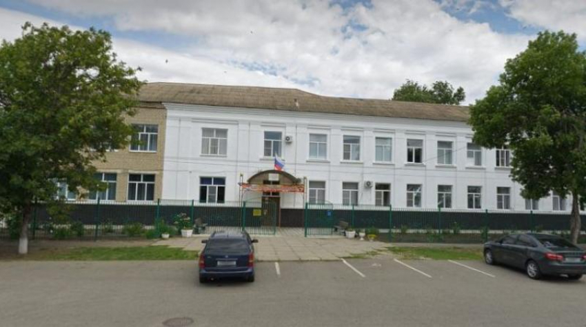 Обвиняемой во взятках преподавателю колледжа на Ставрополье продлили арест еще на месяц