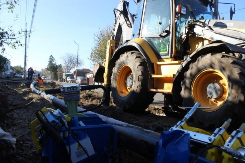 В центре Михайловска меняют больше километра старейшего городского водопровода