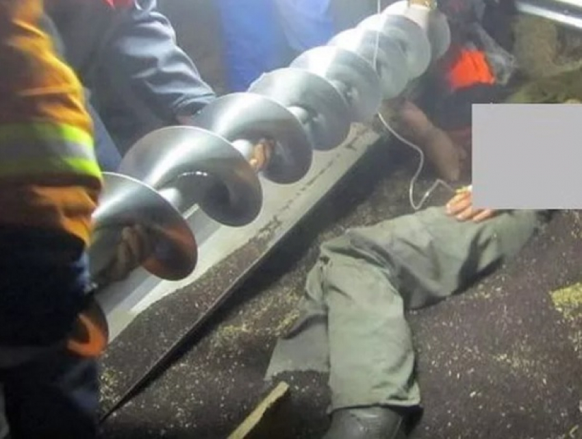 Мельнику затянуло руку в жернова из-за нарушения охраны труда на Ставрополье