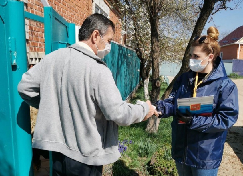 Ставропольские волонтеры помогли уже более 100 маломобильным гражданам и пенсионерам