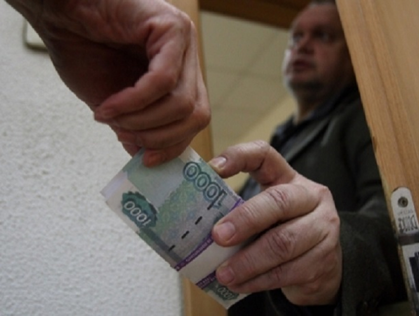 Пытавшихся спасти сына от тюрьмы родителей поймали на взятке на Ставрополье 