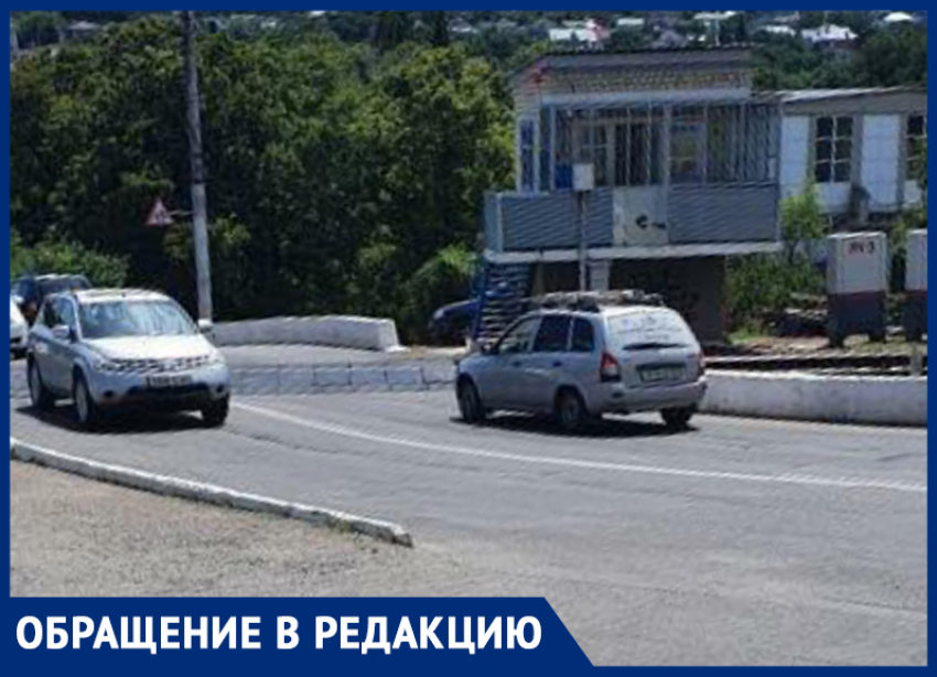 «Забитые ливневки и неуместный дорожный знак» – житель Ставрополя об одной из улиц города 