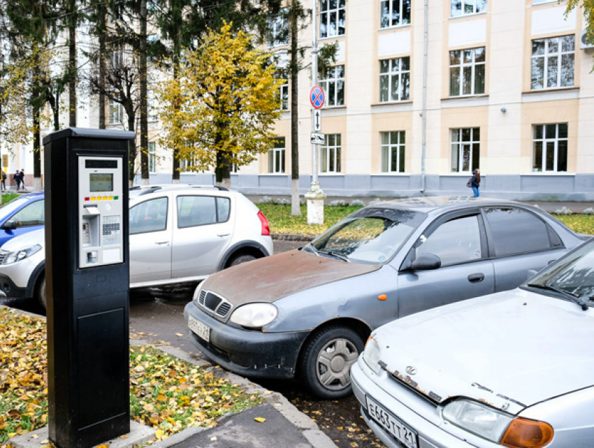 «Езжу на автобусах, что очень странно выглядит в глазах деловых партнеров», - предприниматель из Ставрополя о забитых до отказа парковках