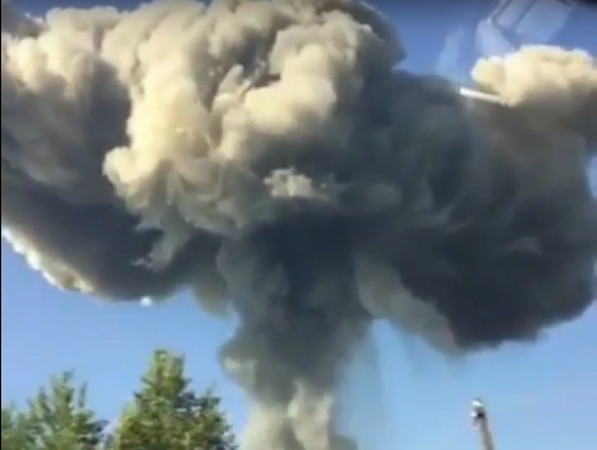 Огромный пугающий «гриб» от взрыва в Абхазии, где пострадала ставропольчанка, сняли на видео