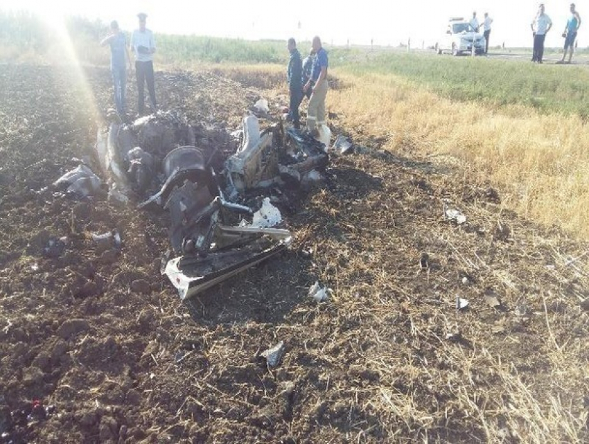 Элитная «Ауди-R8» на огромной скорости вылетела на повороте в кювет и сгорела в Ставропольском крае - водитель погиб на месте