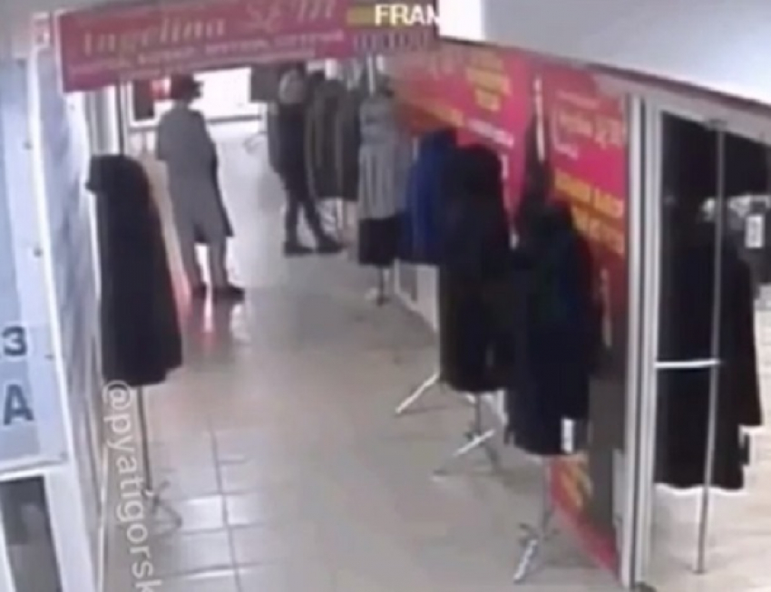 Курьезная кража норковой шубы попала на видео в Пятигорске 