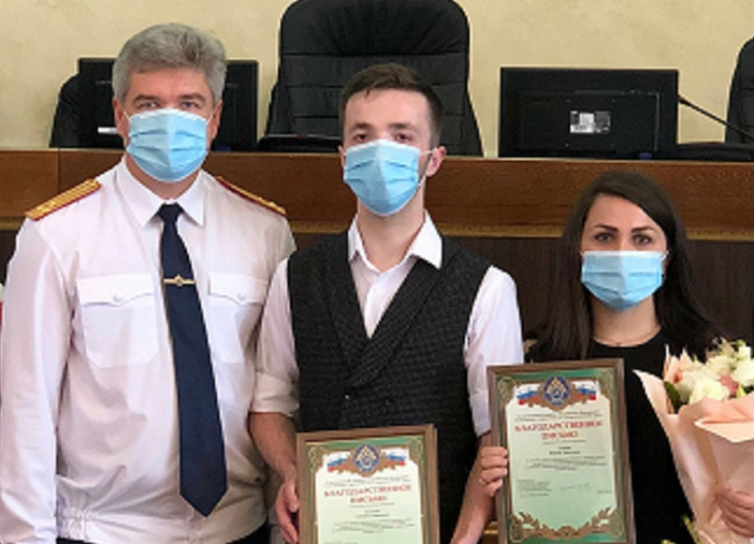 На Ставрополье наградили молодых людей, спасших жизнь раненому в парке Победы 