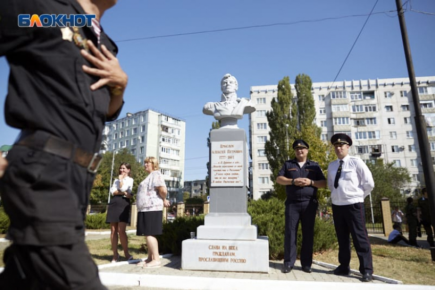 Дети плакали, когда узнали — родители защитили избившего ребенка плетью педагога в Ставрополе  