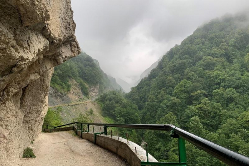 Туристка из Минеральных Вод сорвалась со скалы в Северной Осетии