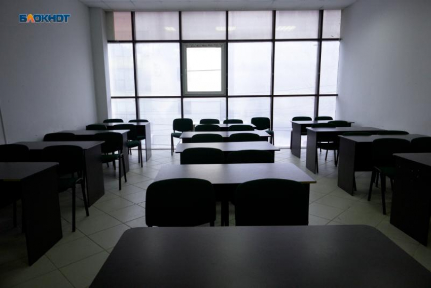 Ставропольская гимназия оставила учеников без досок и проекторов