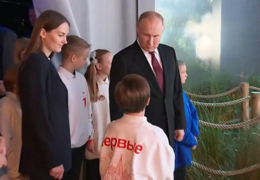 Мальчик из Ставрополя лично поговорил с Владимиром Путиным на выставке ВДНХ