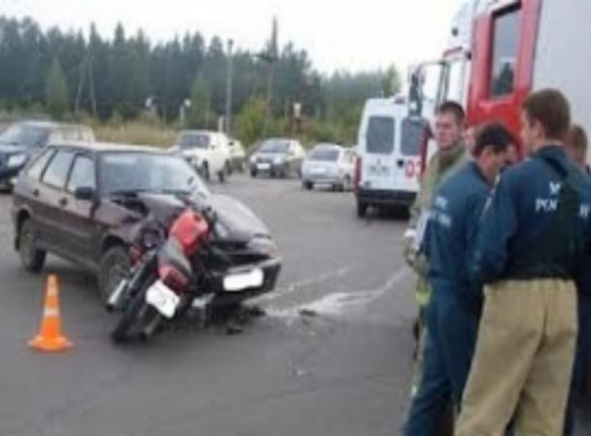 Пострадавшего при столкновении скутера и «Опеля» доставили в больницу Ставрополя